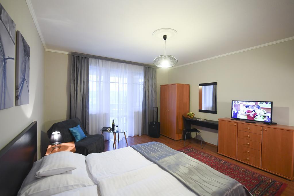 Salt Hill Apartmanok Егерсалок Екстер'єр фото